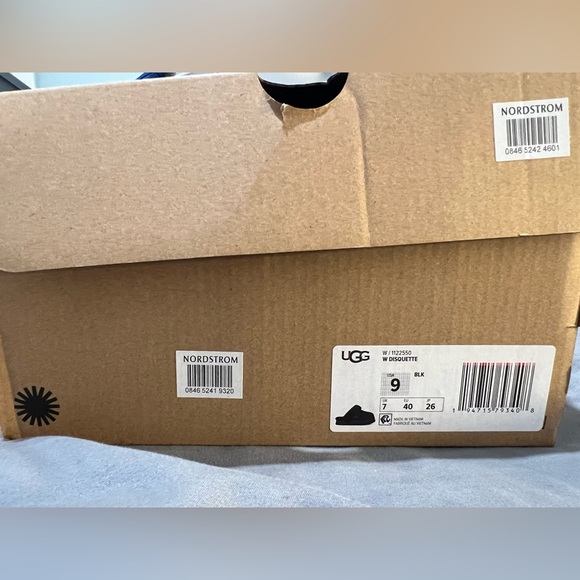 Size 9 UGG Platform Disquette - Picture 6 of 9